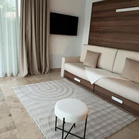 Magnifique Studio Avec Piscine Αρλ Εξωτερικό φωτογραφία